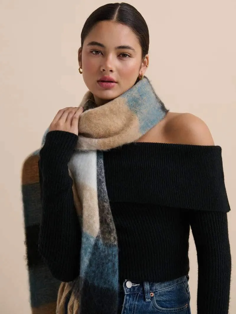 Lindy Checkered Fluffy Scarf Blue