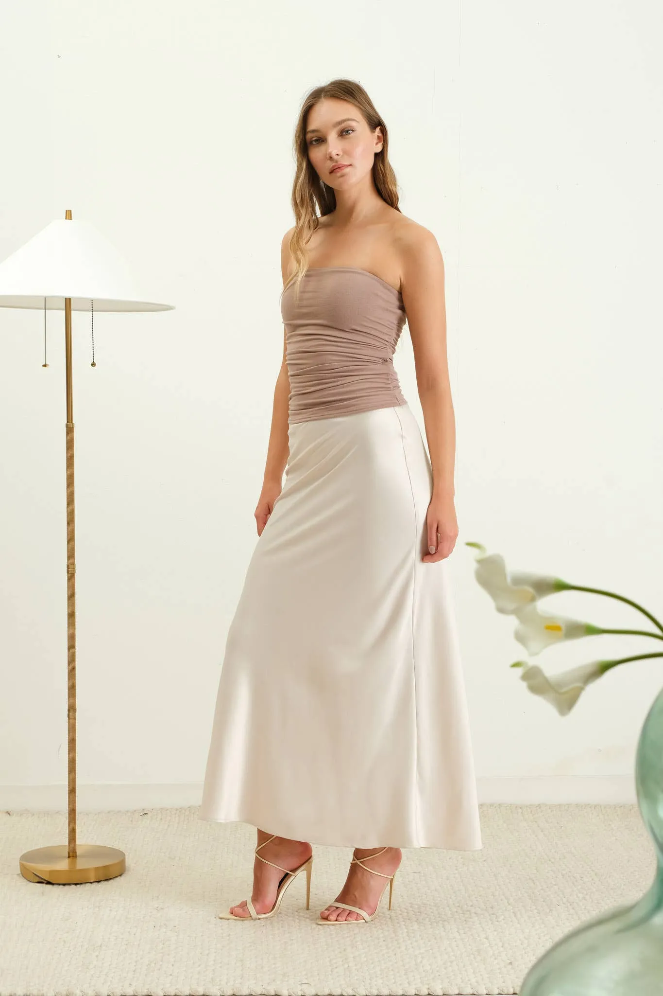 SATIN SLIP MIDI SKIRT: CHAMPAGNE