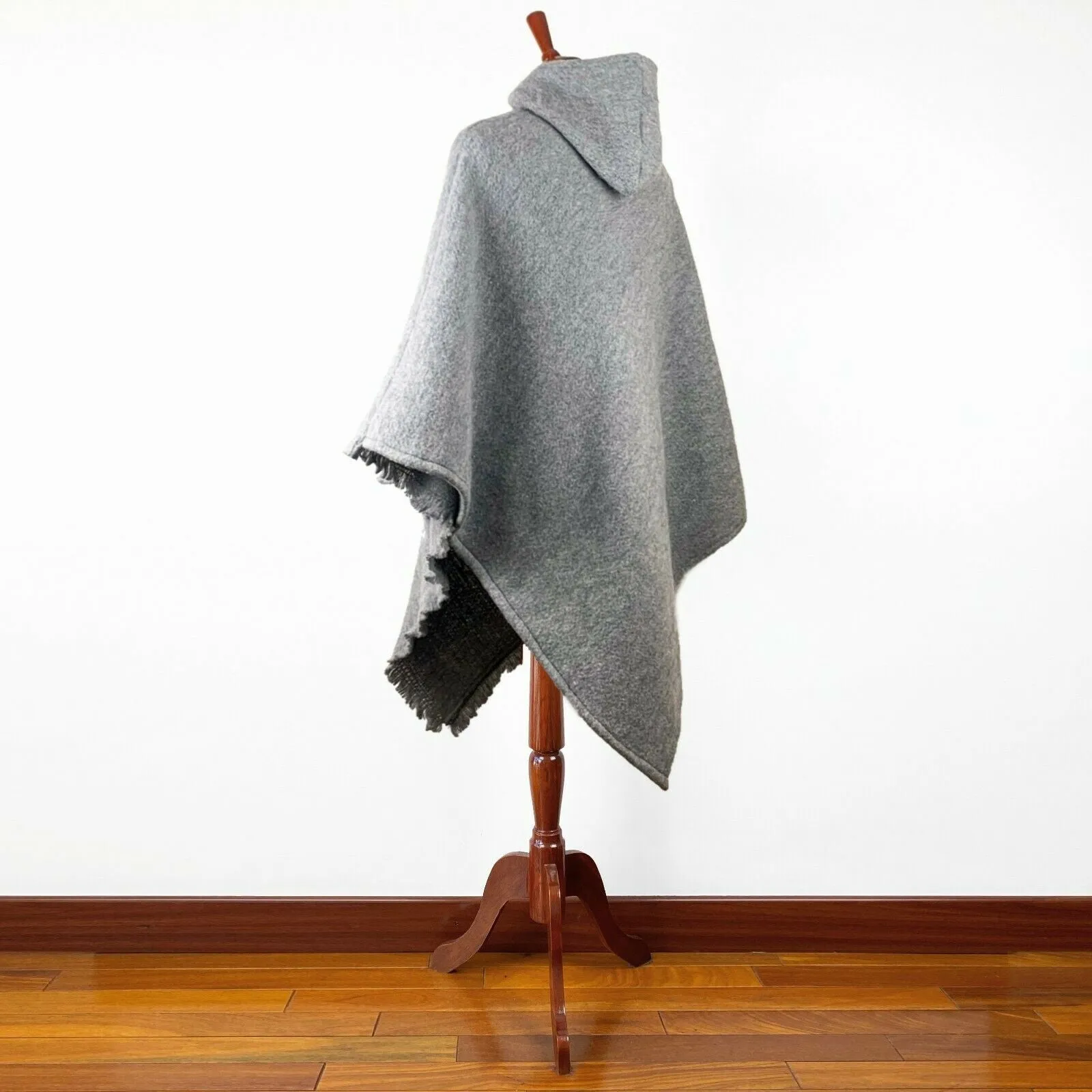 Surfers Poncho with hood and pocket llama wool - GRAY