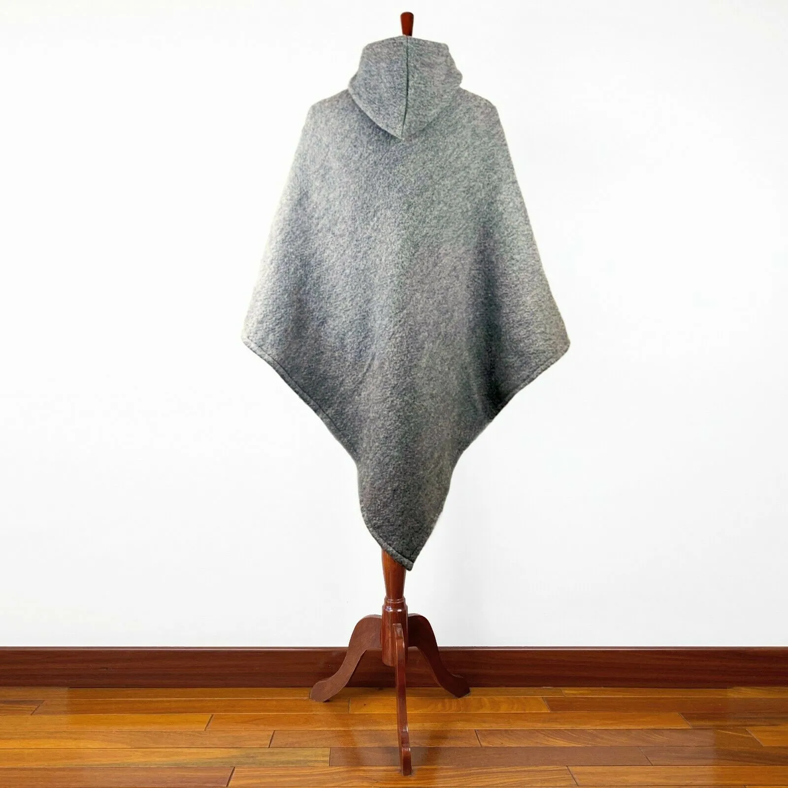 Surfers Poncho with hood and pocket llama wool - GRAY