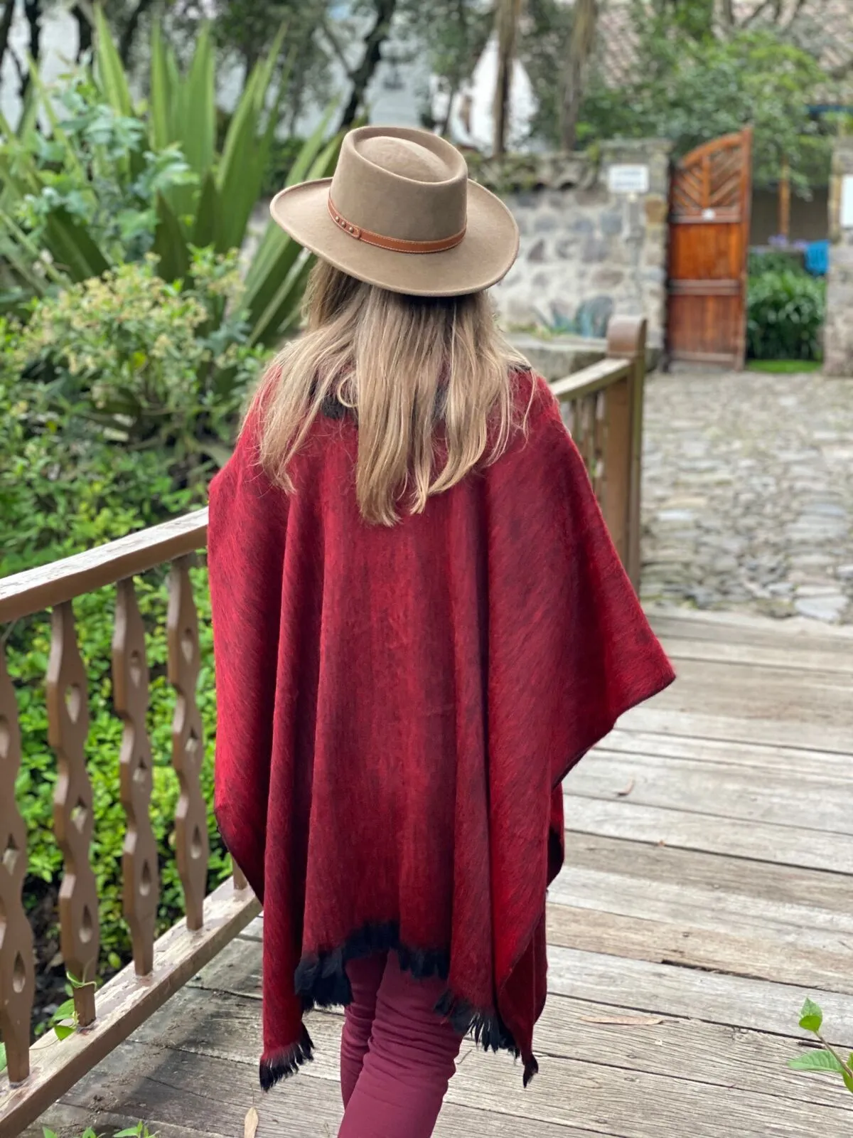 Tundayme - Lightweight Baby Alpaca Collared Poncho - Deep Red - Unisex