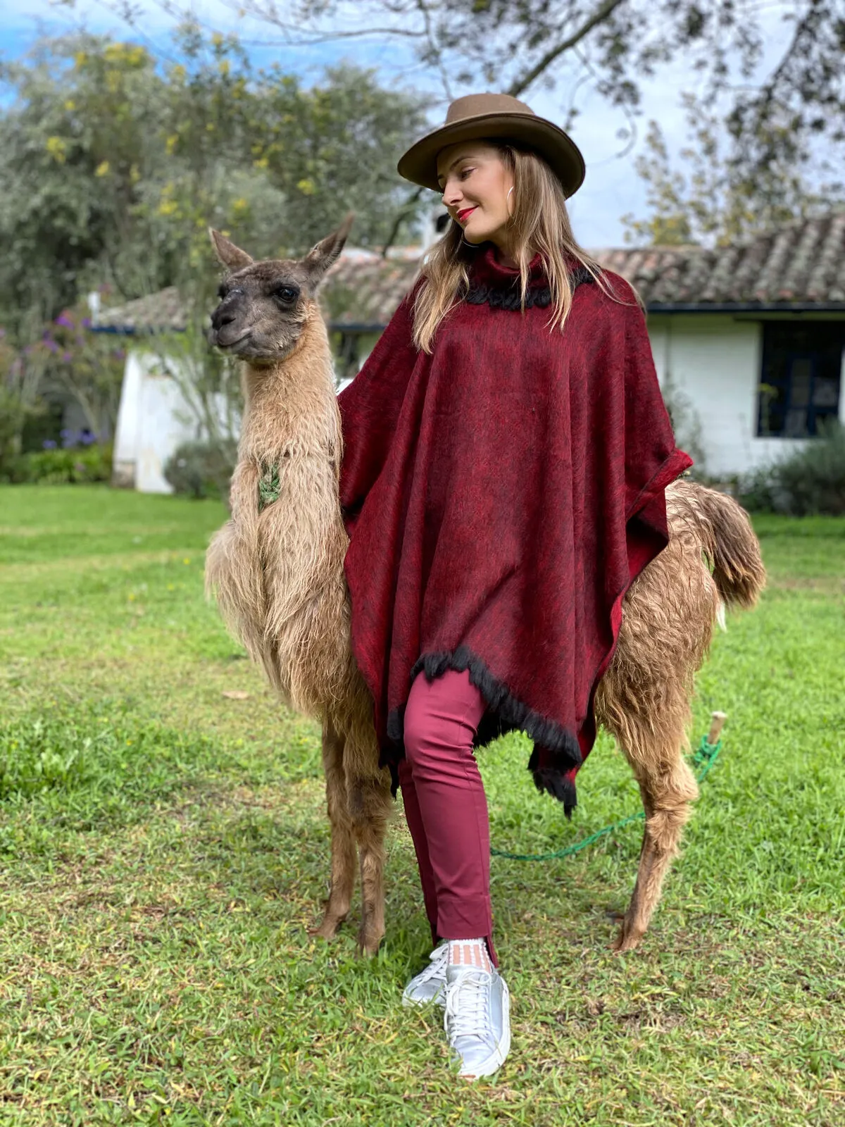 Tundayme - Lightweight Baby Alpaca Collared Poncho - Deep Red - Unisex