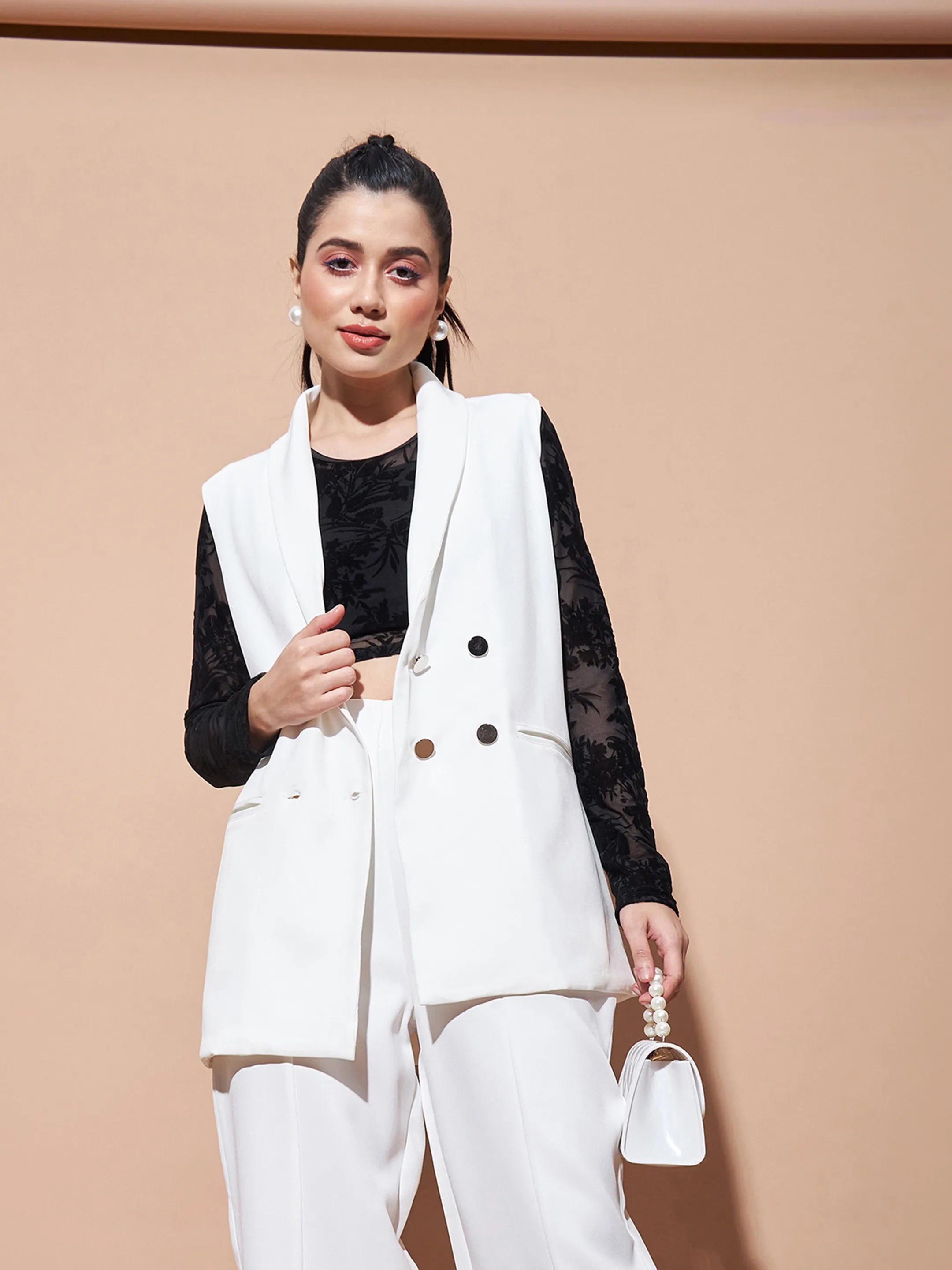 Women White Show Pocket Sleeveless Longline Blazer